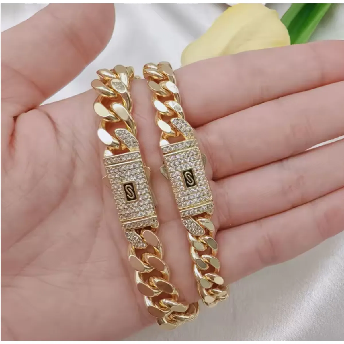 Pulsera Eslabón Cubano Baño De Oro Broche Circones - Imagen 3