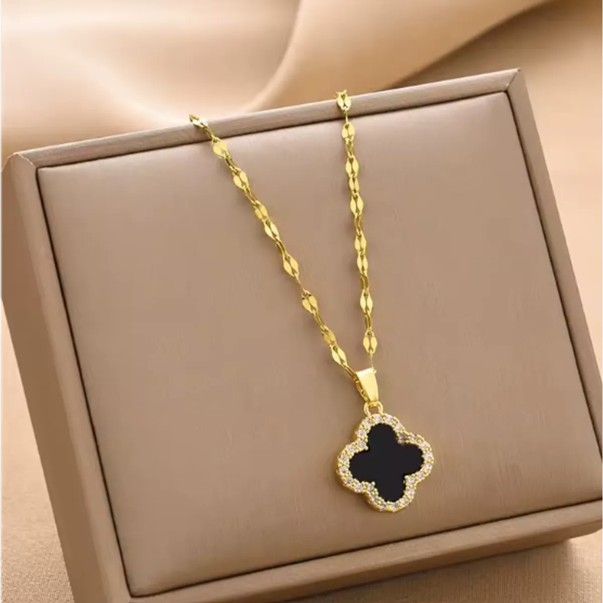 Collar Trébol Baño De Oro Con Dije Y Cristales
